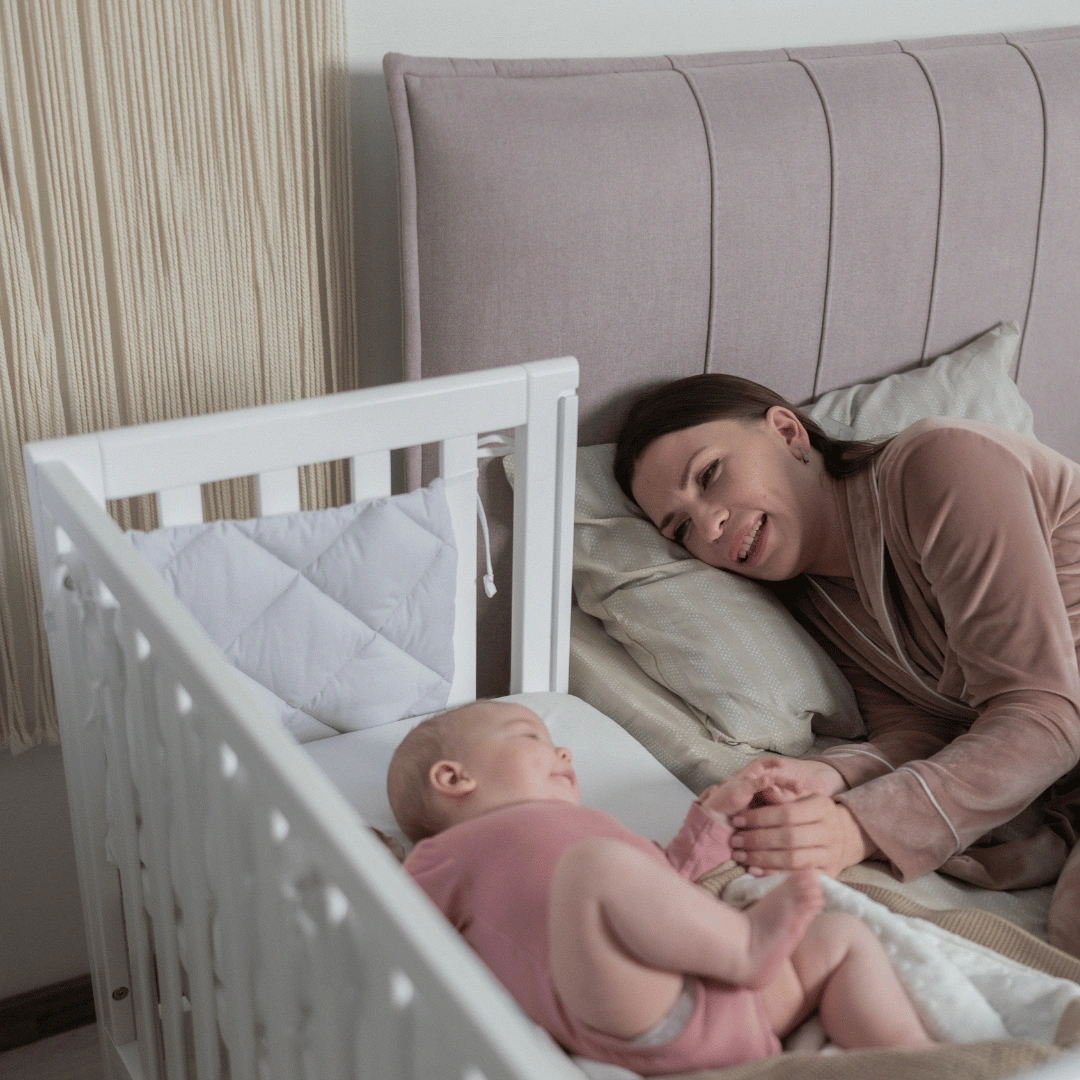 Dětská přístavná mini postýlka Lizzi Gekko Kids 90x45. S matrací a sadou ložního prádla